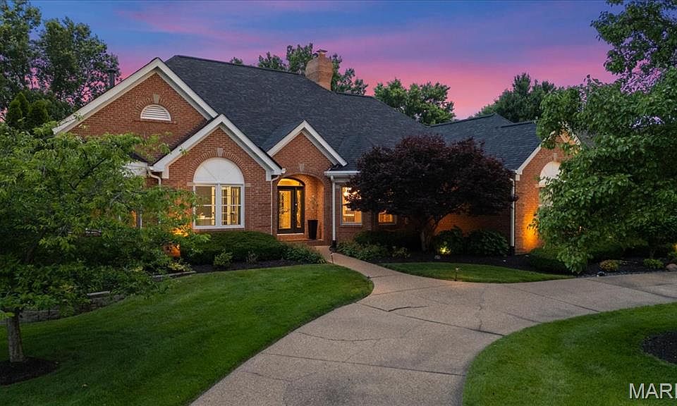 1st image of 554 Malinmor Dr