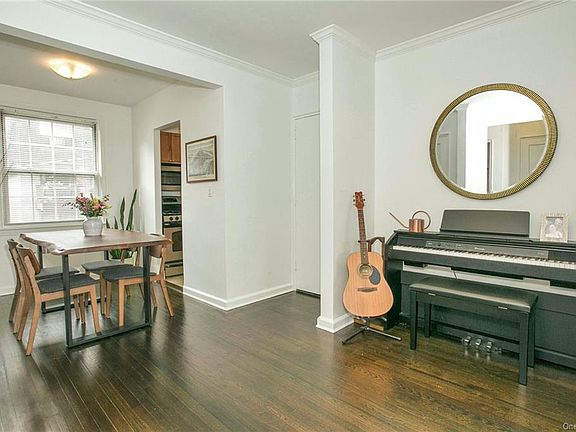 4th image of 109 N Broadway APT L6