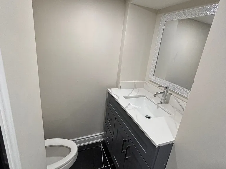 3574 Ash Row Cres #LOWER — Photo 14