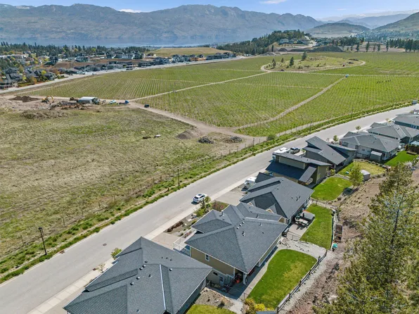 2600 Paramount Dr, West Kelowna, BC V4T 3M6