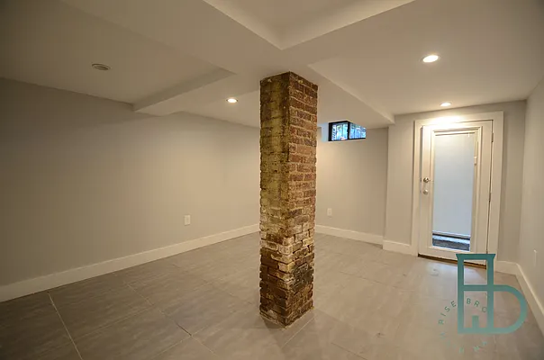 Rented by Brooklyn High Rise LLC | media 8