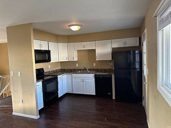2nd image of 2712 N Belmont Dr