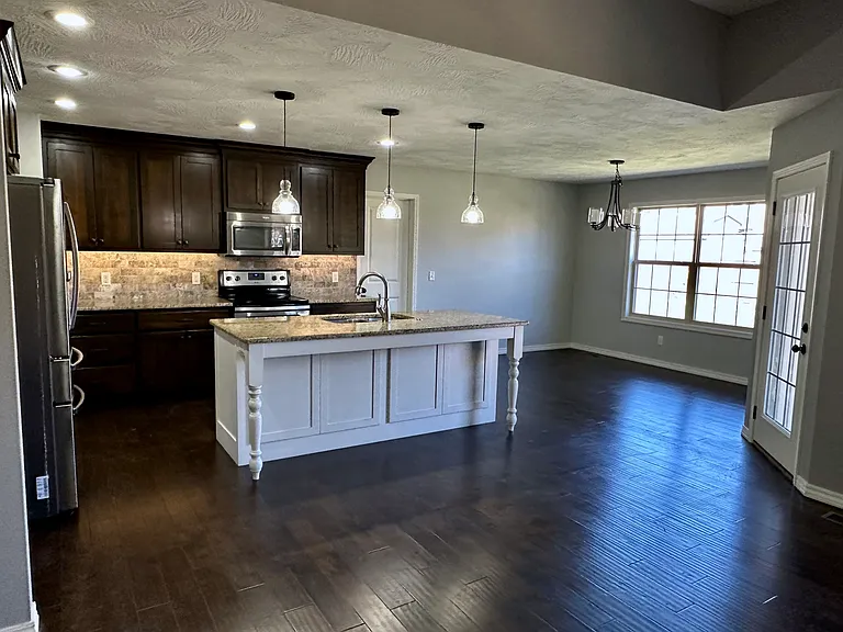 809 E Romeo Ct — Photo 4