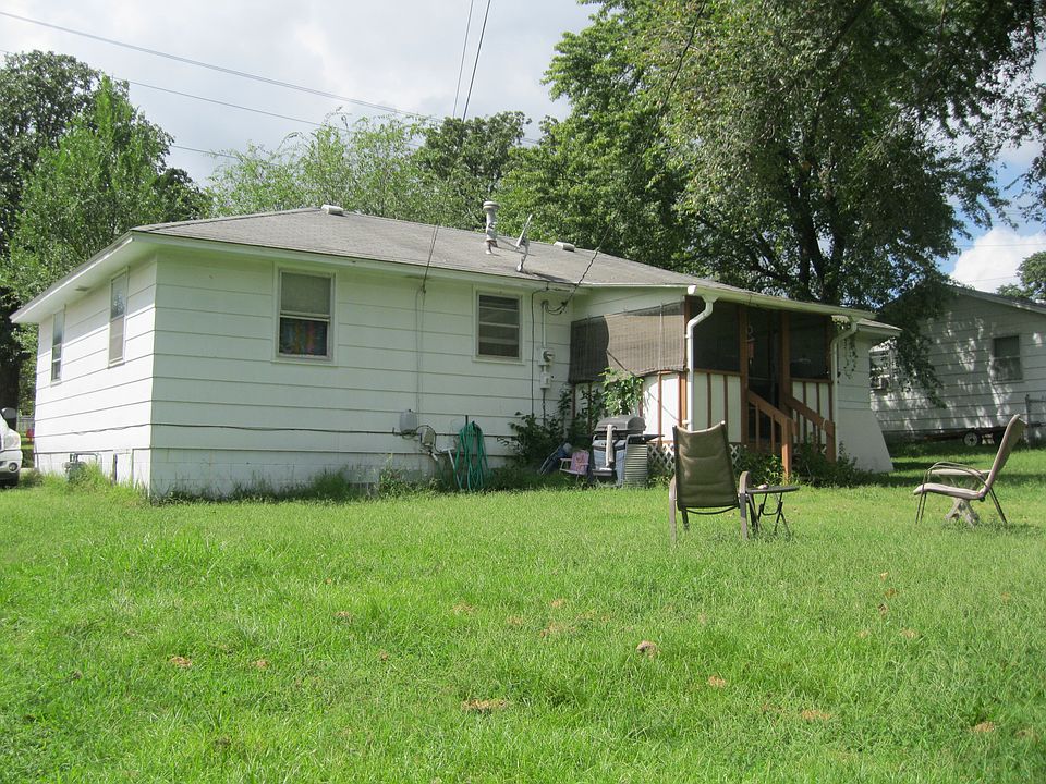 2nd image of 108 E Joe Davis