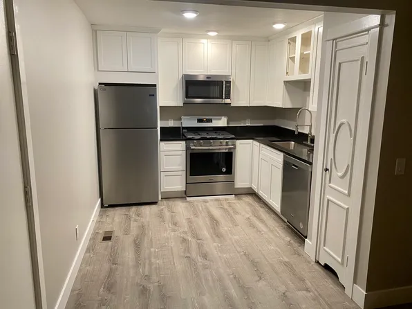 902 Columbus Ave #1, Grand Haven, MI 49417