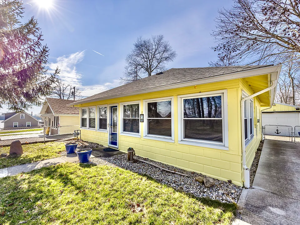 14166 Rosewood Ave