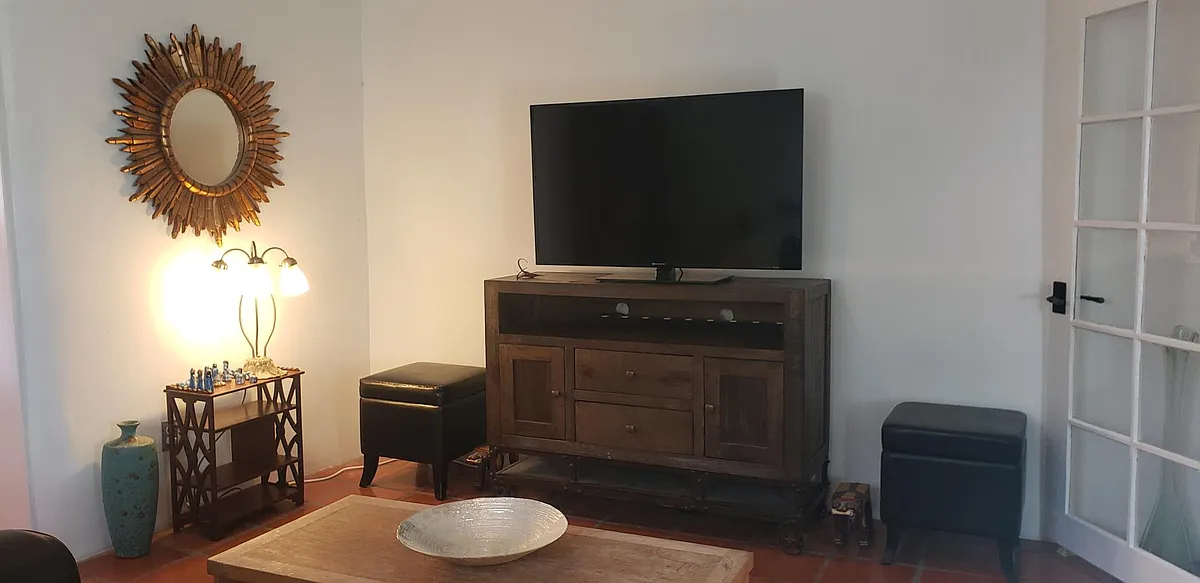 Large TV and extra seating - 405 19th St NW