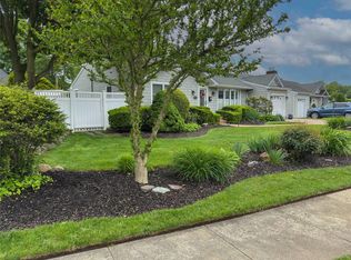 1611 George Rd, Wantagh, NY 11793