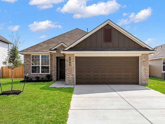 3rd image of 103 Laurel Oak Dr