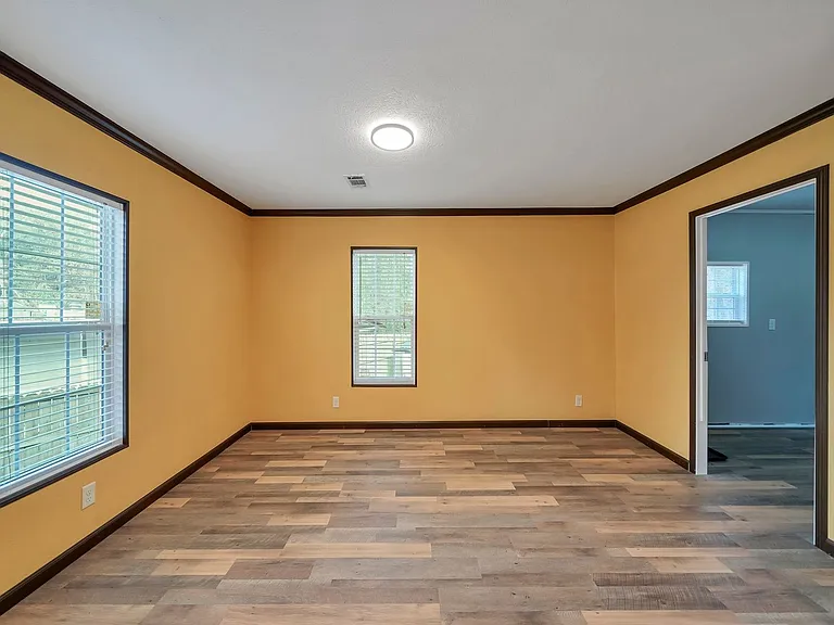 483 Howard St — Photo 6