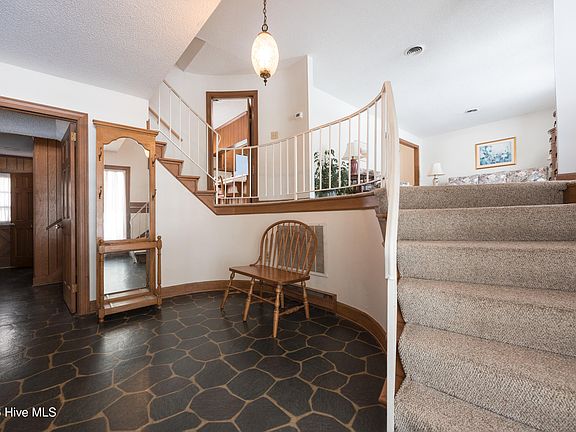 3rd image of 1012 Ensworth Road NW