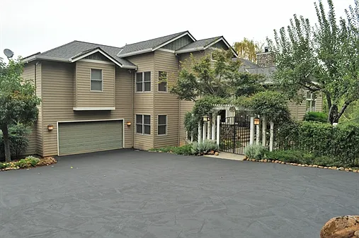 15009 Applewood Ln photo 1