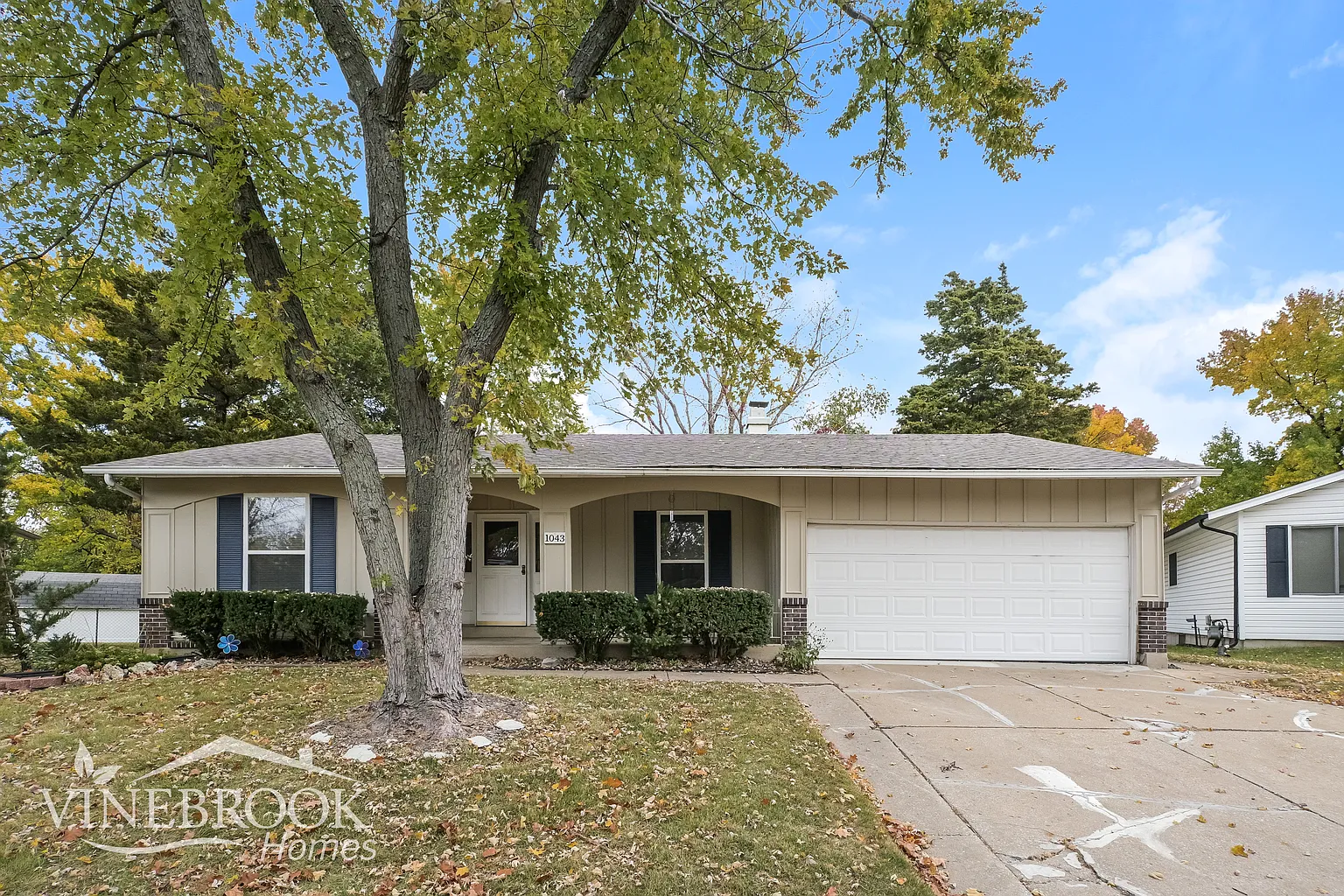 1043 Dividend Park Dr photo 1