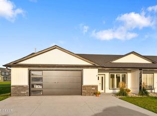 6089 Magnolia Dr, Grand Forks, ND 58201