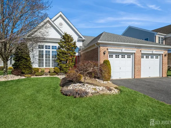 65 Country Club Dr, Monroe Township, NJ 08831