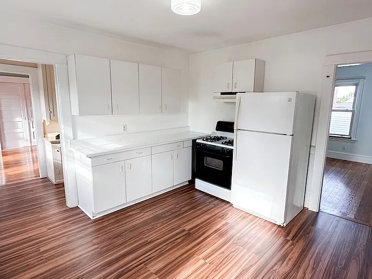 219 Brown St #3 — Photo 6
