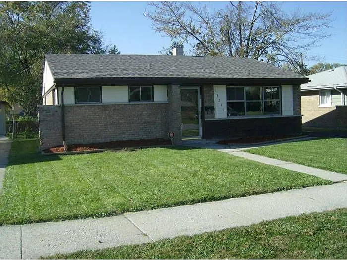 17240 Burnham Ave photo 1