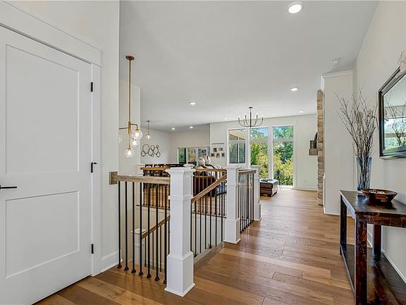 4th image of 5968 Oak Creek Ct