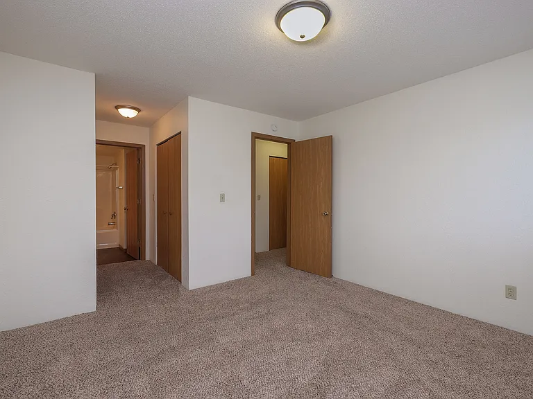 Fargo, ND South Pointe Apartments | Bedroom