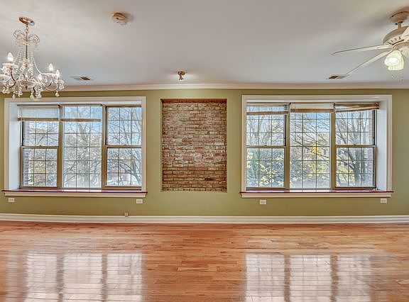 3rd image of 2452 W 62nd St #1W