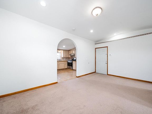 4th image of 12 Congress St #4
