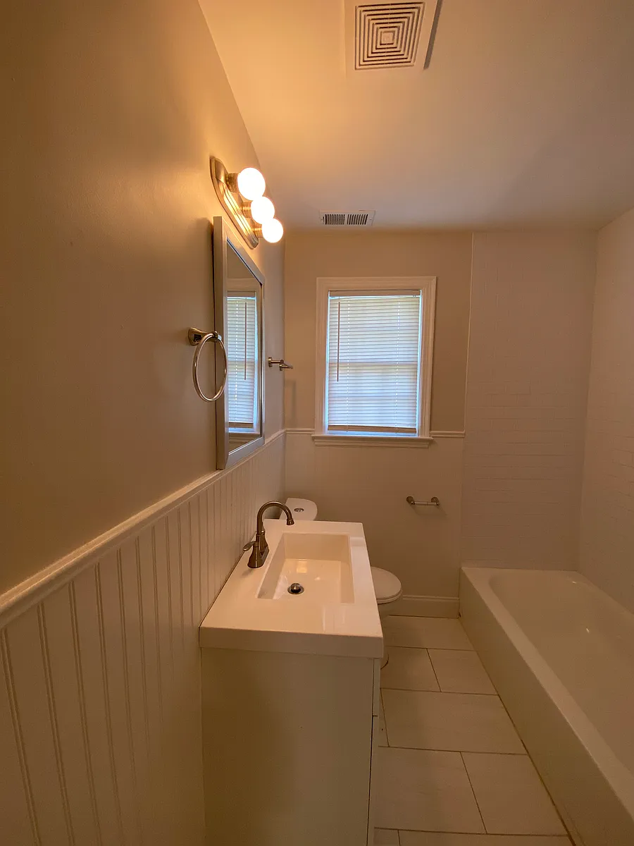 Building Photo - 3476 Spottswood Ave #1