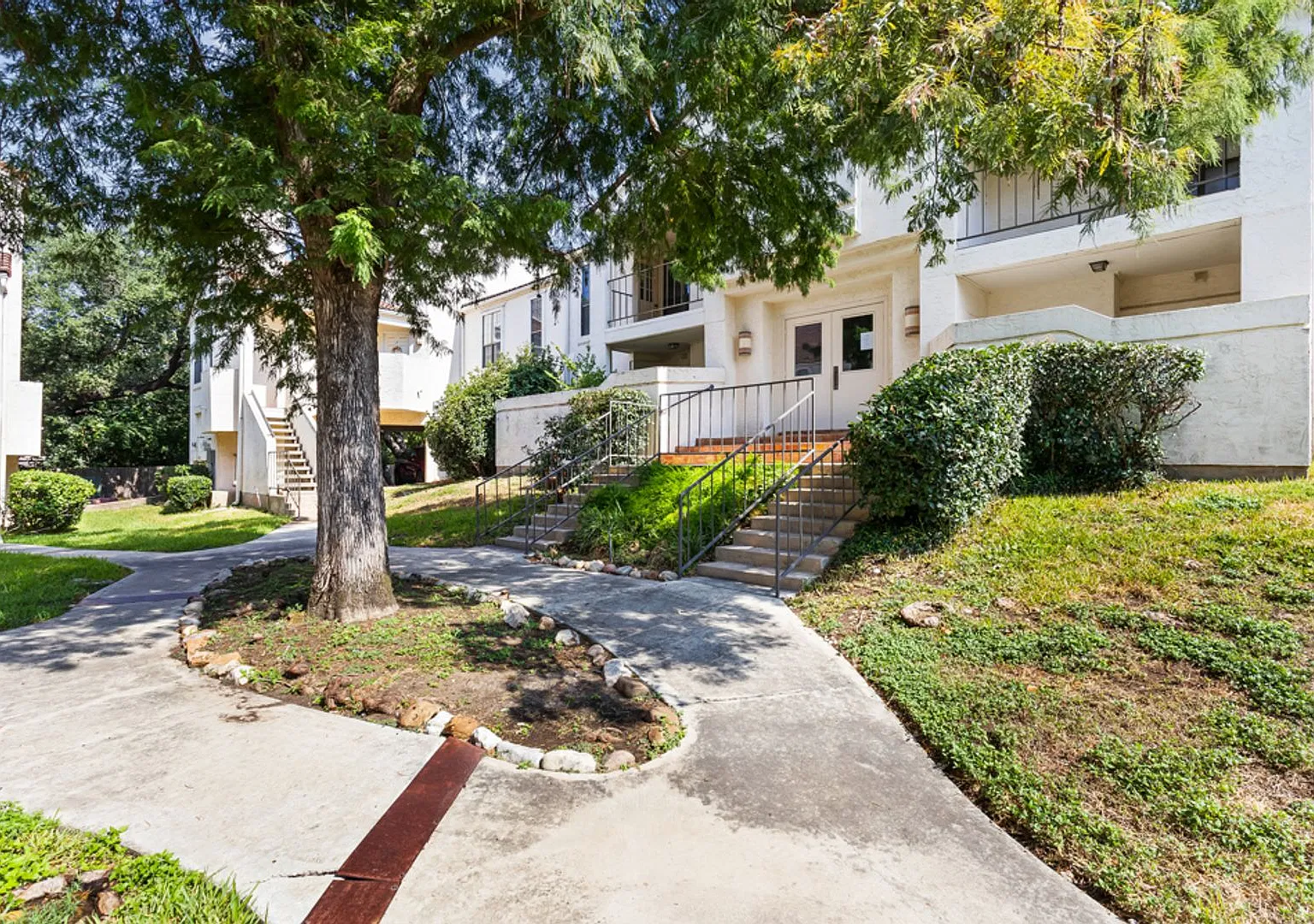 2 Bedroom/2 Bath Thousand Oaks Condo — Photo 4