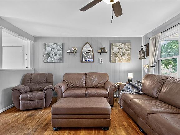 4th image of 307 E College St
