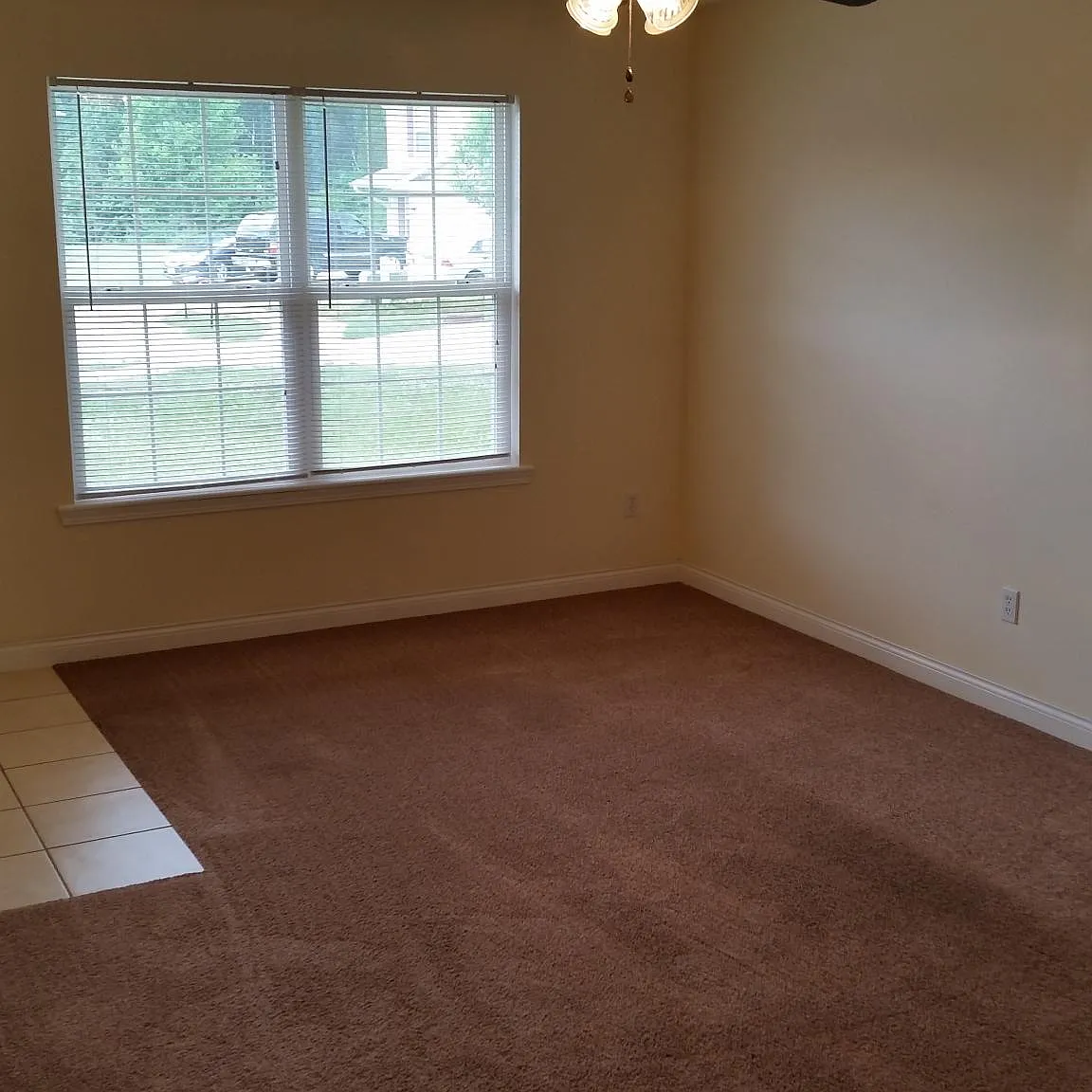 3 bed, 2.5 bath, 1360 sqft, $1,300 — Photo 2