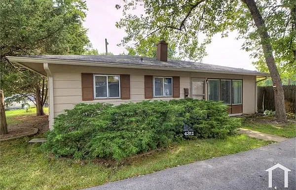 3 bed, 900 sqft, $1,550 — Photo 1