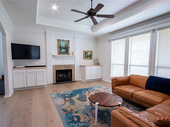 5th image of 8426 Alison Ave
