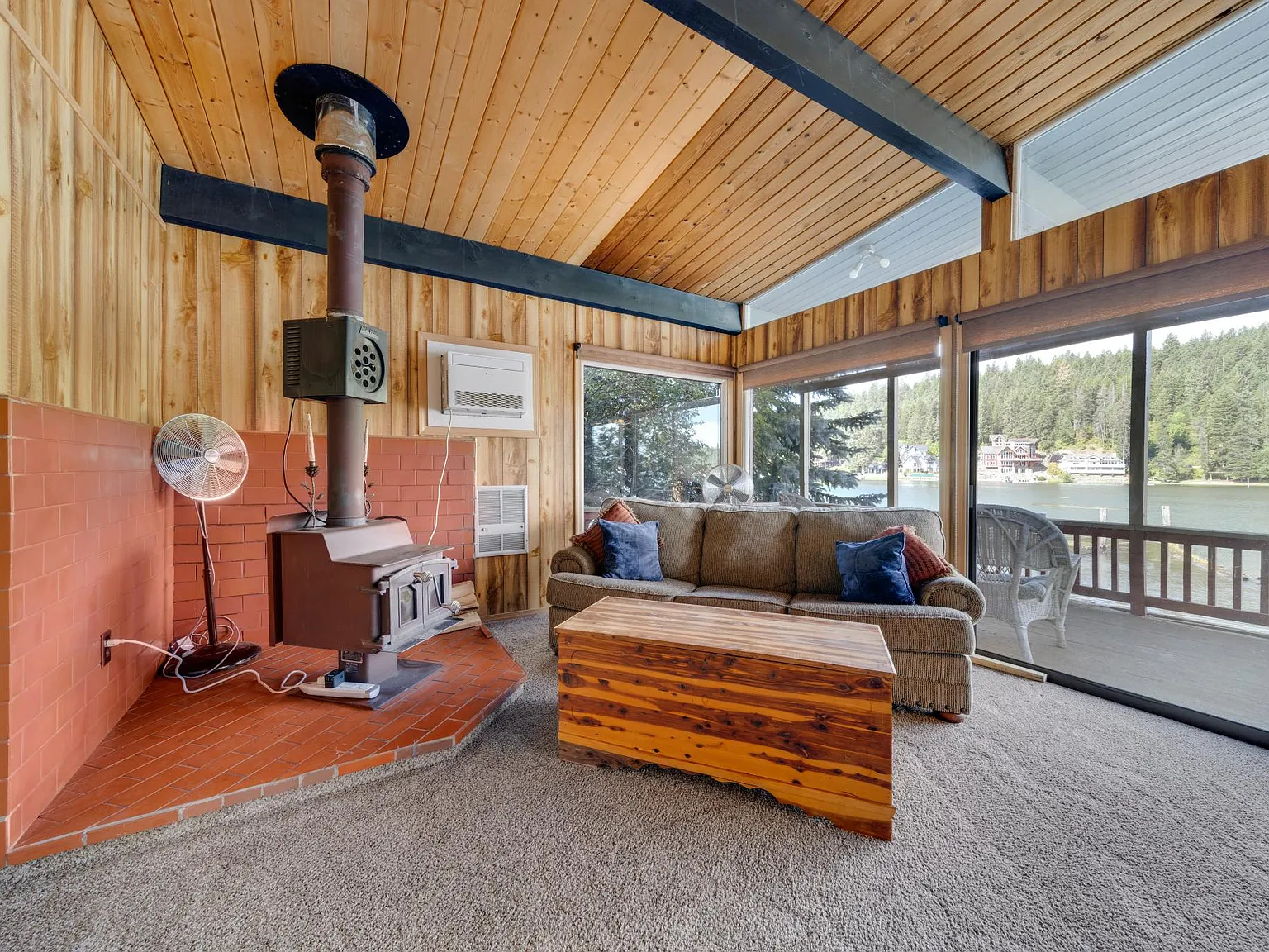 1015 W Kidd Island Rd — Photo 2