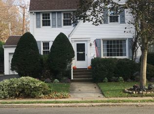 158 Bromleigh Rd, Garden City, NY 11530