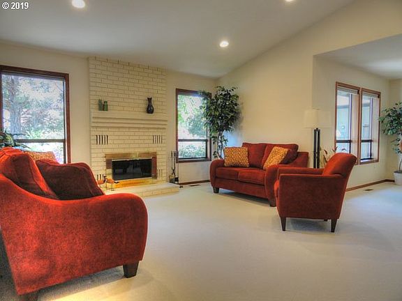 3rd image of 2753 SE Sunflower Ct