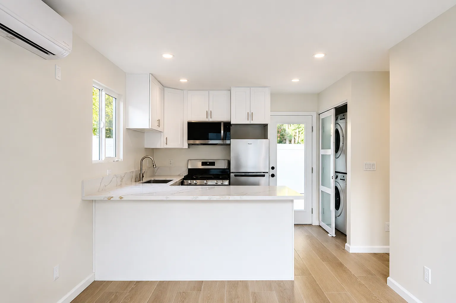 1 bed, 400 sqft, $2,000 — Photo 3