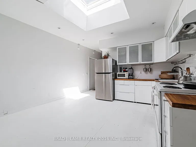 1457 Dundas St W #1 — Photo 12
