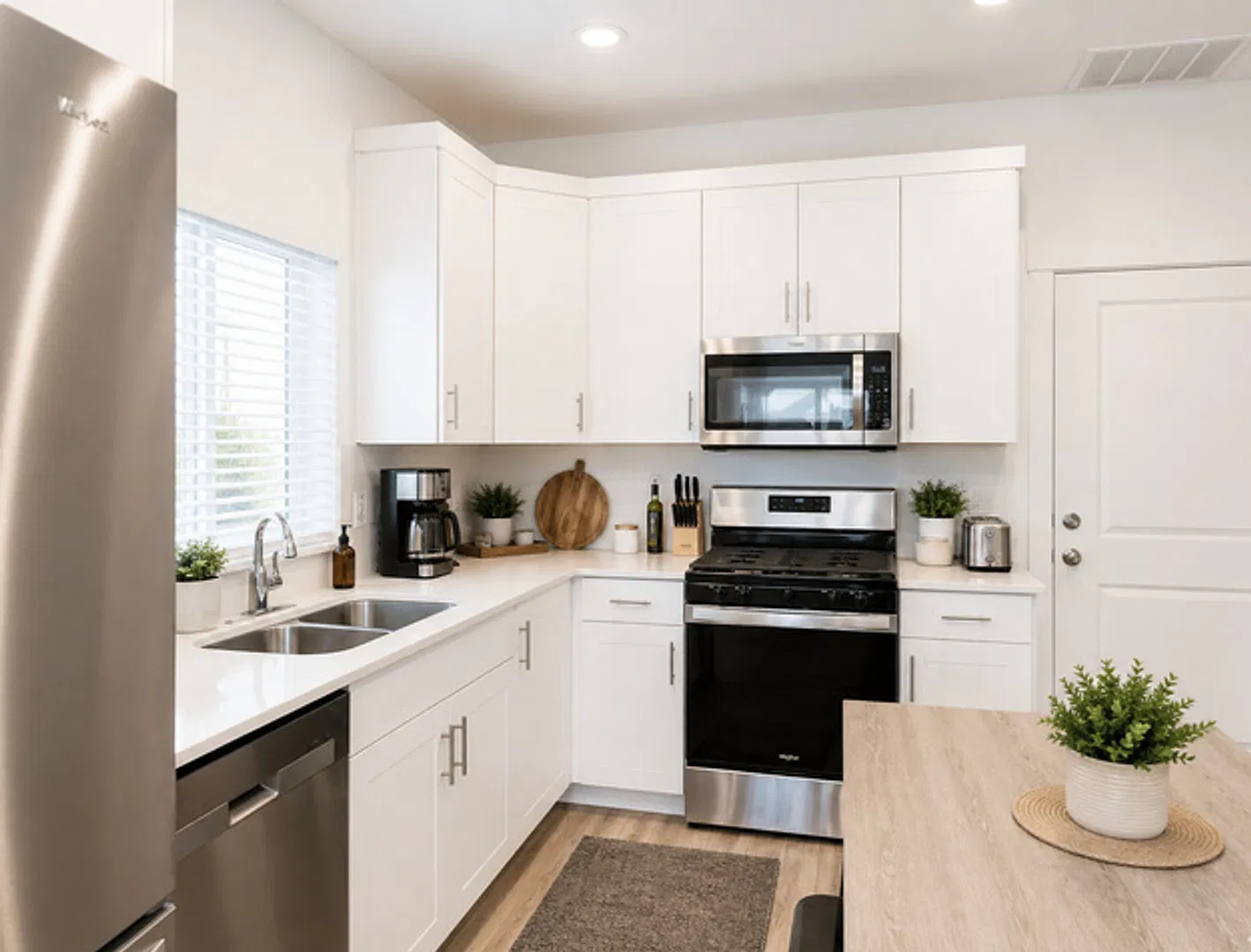 Like-New 2 bed/2.5 bath Townhome in Logan — Photo 4