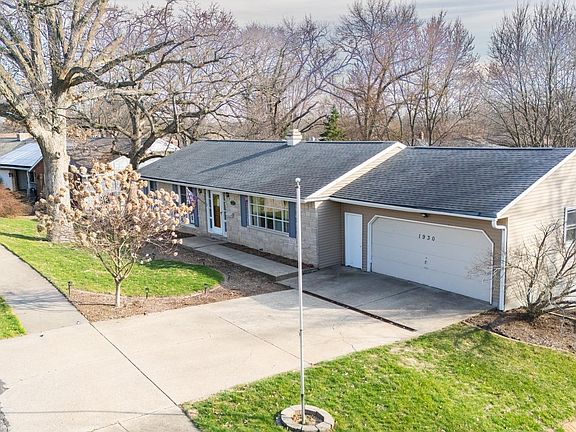 2nd image of 1930 Saint Clair Dr