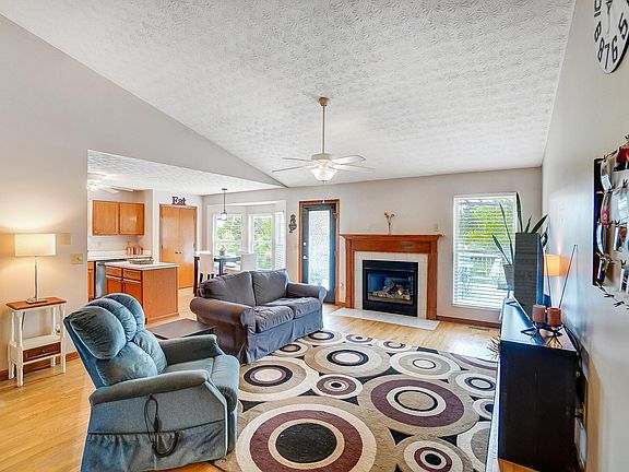 4th image of 3483 Treeline Ln