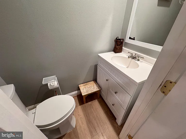 122 Columbus Cv — Photo 16