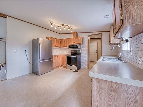 5th image of 200 Cottage Ln