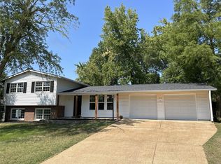 302 Baxter Acres Dr, Ballwin, MO 63011