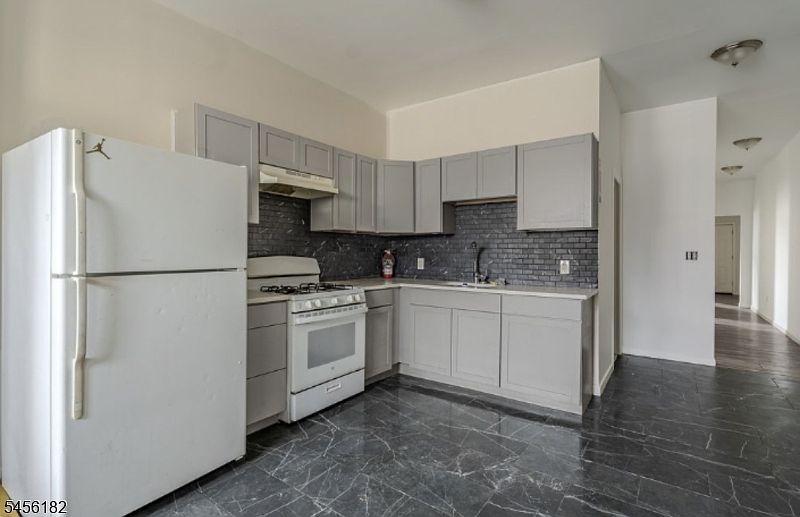 1st image of 324A 14Th Ave