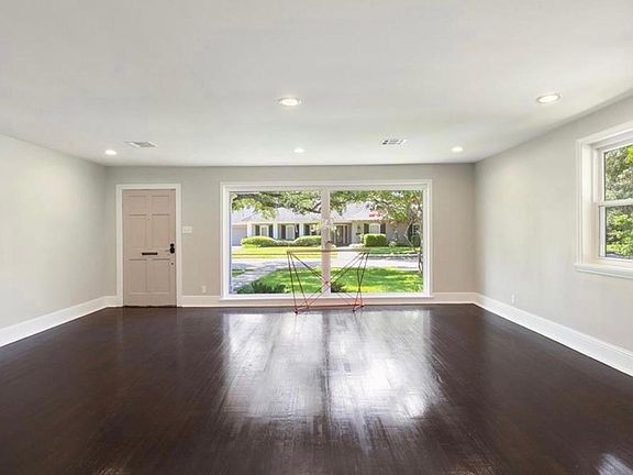 5th image of 1755 Oriole St