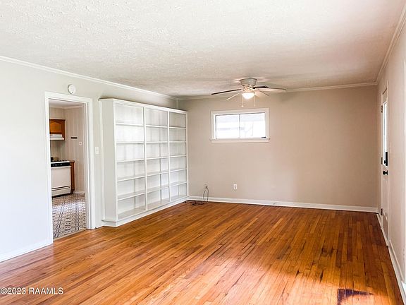 4th image of 409 Felicie Dr