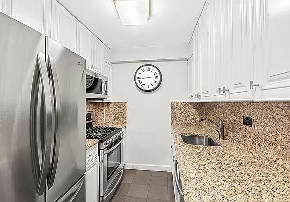 4th image of 10 W 15th St APT 406