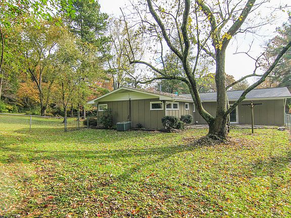3rd image of 832 Abington Ln