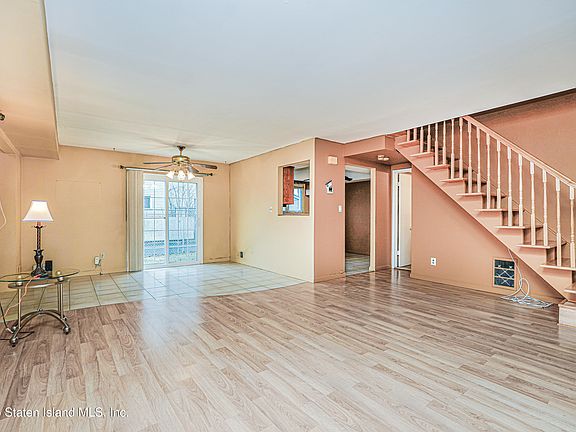 5th image of 18 Jules Dr