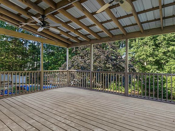 5th image of 612 Walnut Way