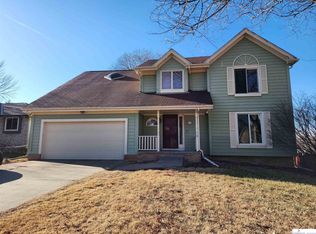 814 Wilshire Ln, Papillion, NE 68046